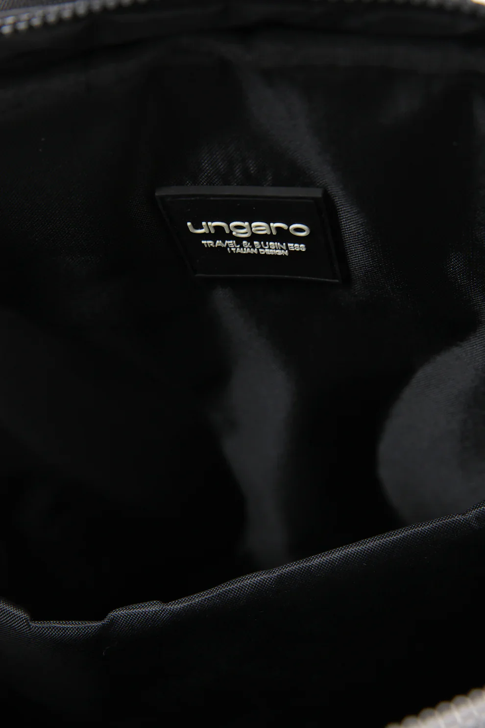 תיק גב אופנתי במראה קלאסי מבית המותג EMANUEL UNGARO דגם 6002 - Image 3