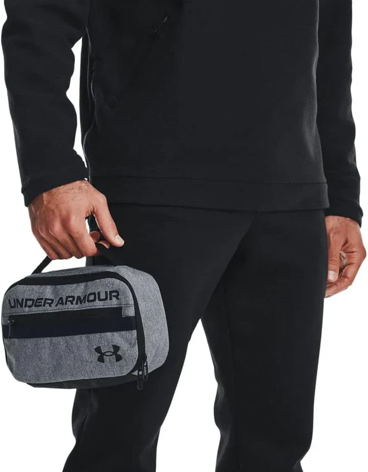 תיק רחצה ספורטיבי מוגן מים מבית Under Armour דגם Contain Travel Kit - Image 4