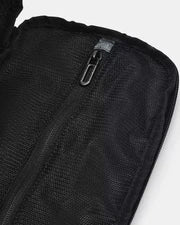 תיק רחצה ספורטיבי מוגן מים מבית Under Armour דגם Contain Travel Kit - Image 7