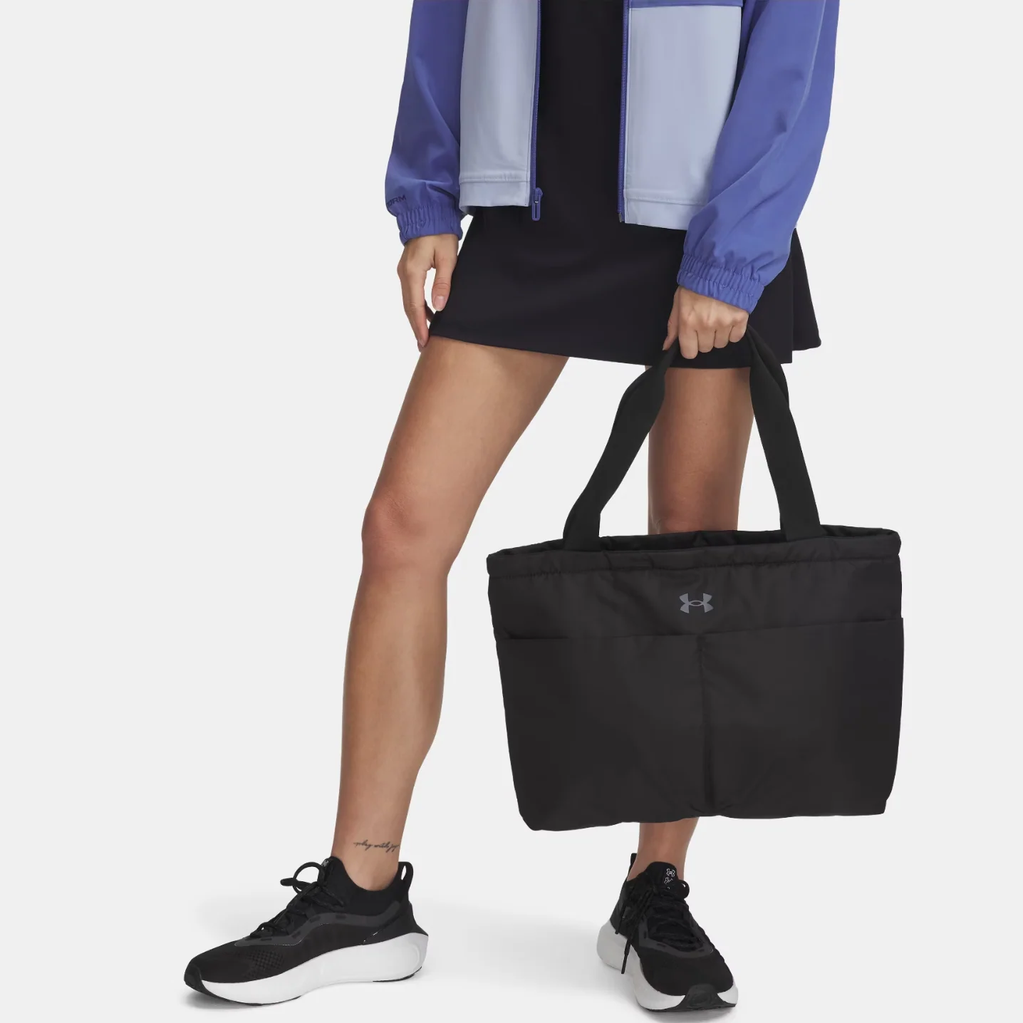 תיק נשיאה אופנתי וספורטיבי מבית UNDER ARMOUR דגם Studio Lite Tote Bag 16L - Image 3