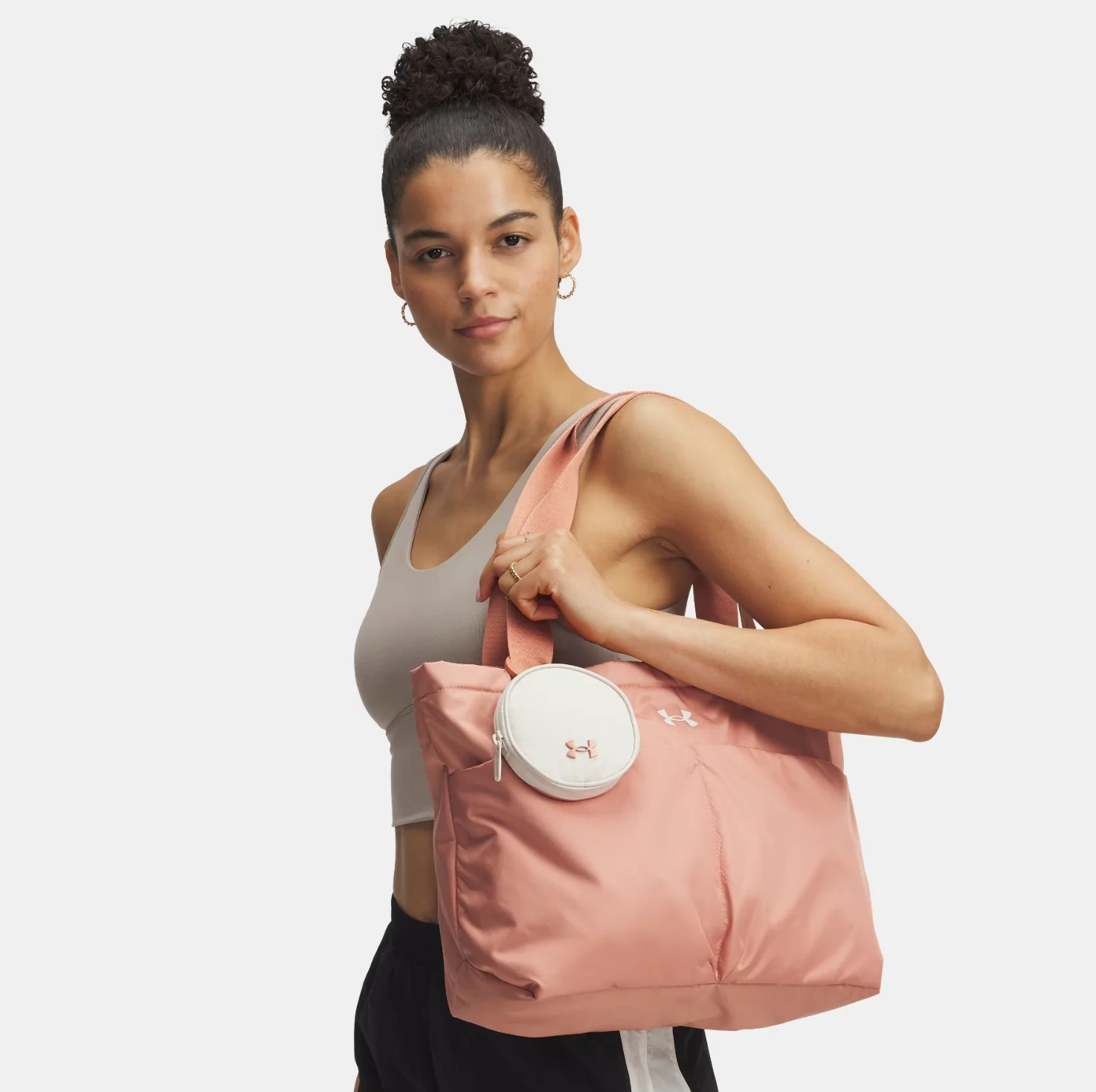 תיק נשיאה אופנתי וספורטיבי מבית UNDER ARMOUR דגם Studio Lite Tote Bag 16L - Image 4