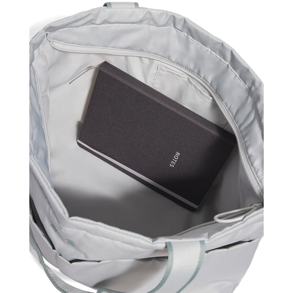 תיק נשיאה אופנתי וספורטיבי מבית UNDER ARMOUR דגם Studio Lite Tote Bag 16L - Image 8