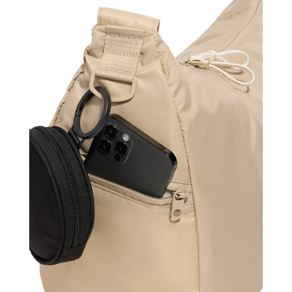 תיק דאפל יוניסקס ספורטיבי מבית UNDER ARMOUR דגם Studio Slouchy Duffle 20L - Image 6