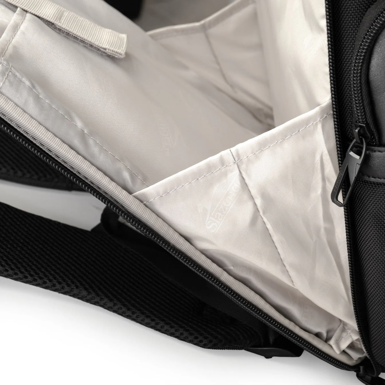 תיק גב יוקרתי עסקי למחשב נייד 15.6״ מבית SLAZENGER מסדרת OXFORD - Image 18