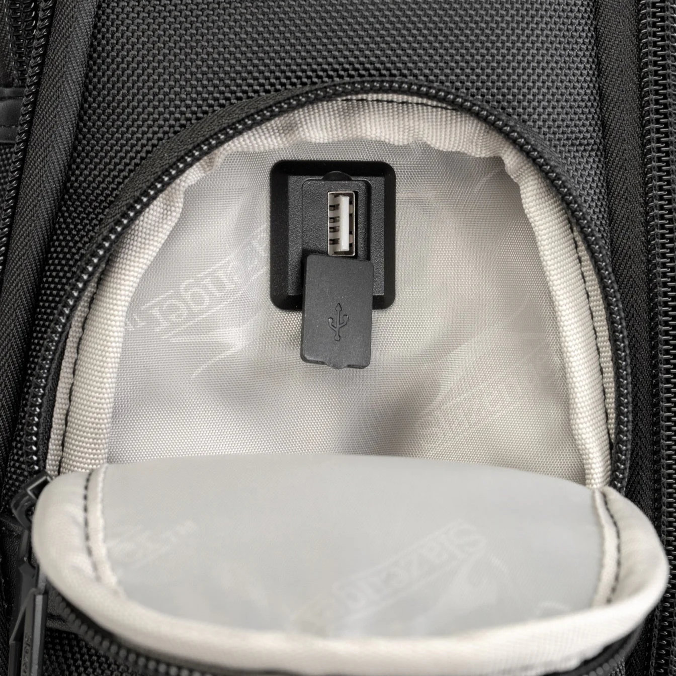 תיק גב יוקרתי עסקי למחשב נייד 15.6״ מבית SLAZENGER מסדרת OXFORD - Image 19