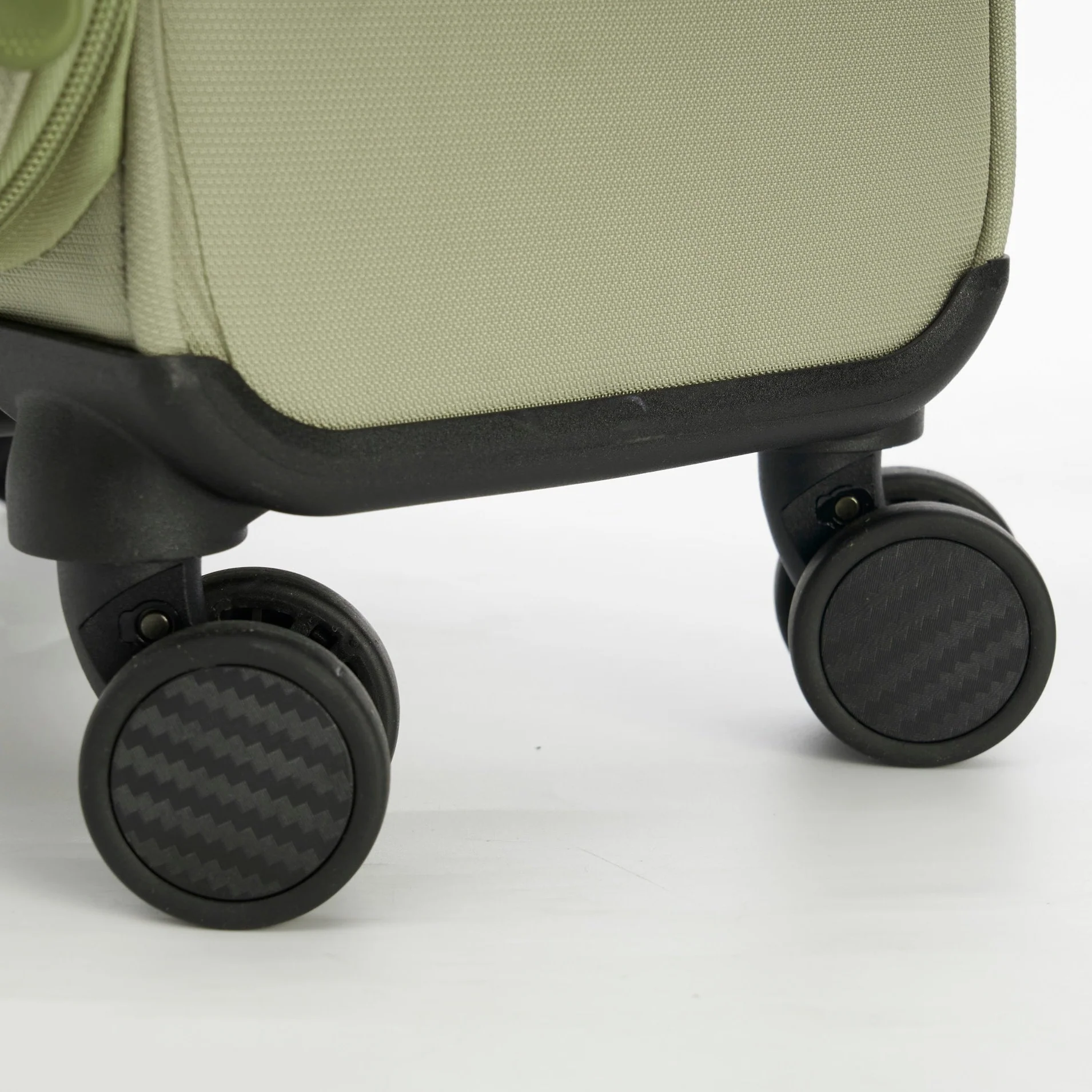 מזוודה בינונית 24" קלה מבד דגם TOLEDO PRO III מבית היוקרה Verage אנגליה - Image 7